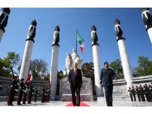 Erdoğan, Meksika Ulusal Vatan Anıtı’na Çelenk Bıraktı