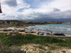 Soğuğa Aldırmadılar Balık Toplama Yarışına Girdiler
