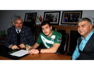 Bursaspor Genç İsimle Sözleşme Uzattı