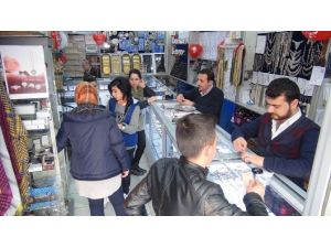 Sevgililer Günü Öncesi Hediyelik Eşya Dükkanları Doldu Taştı