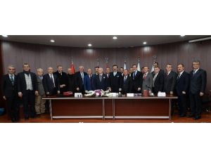 Hisarcıklıoğlu: Londra’da Hangi Hizmet Veriliyorsa, Gemlik’te De Aynı Hizmet Veriliyor