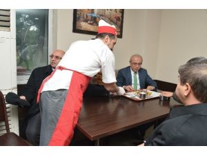 Bakan Elvan’dan Taksicilere Ziyaret