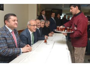 Bakan Taksicilerle Çay İçti, Dertlerini Dinledi