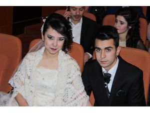 Sevgililer Günü’nde Evlendiler