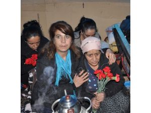 Aile Hekimi, Grevdeki Aileye Destek Amacıyla Açlık Grevine Başladı