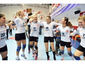 Muratpaşa’nın Sultanları Çeyrek Finalde