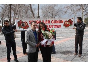 Sevgililer Günü’nde Sürpriz Evlenme Teklifi