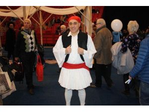 İsveç’teki Yunan Fuarına Yoğun İlgi