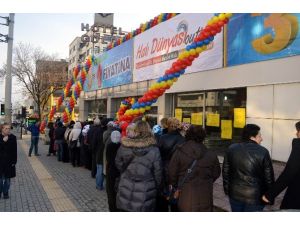 (Özel Haber) Bursa’da Ucuz Halı İzdiham