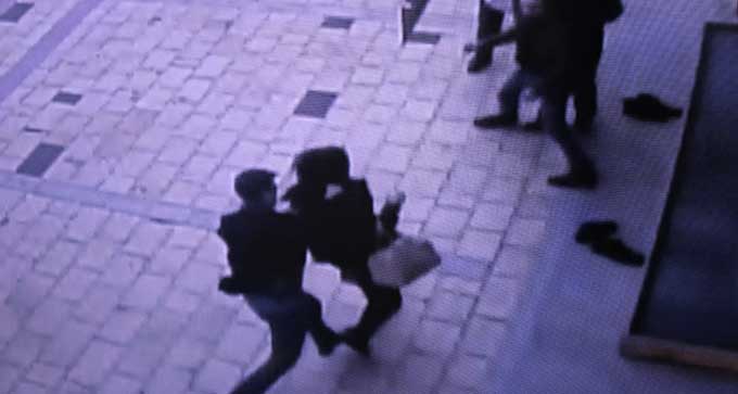 Cami Avlusunda Kadına Şiddet  