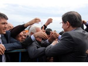 Davutoğlu Sevgi Seli İle Karşılandı