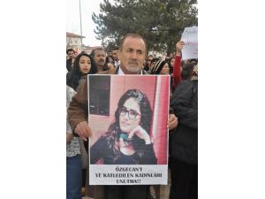 Sivas’ta Kadınlar ‘Özgecan’ İçin Yürüdü