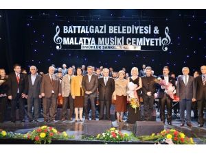 Ömürlük Şarkılar Konserine İlgi Büyüktü