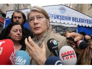 Emine Ülker Tarhan Taziye Evinde