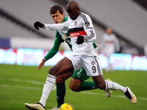 Demba Ba Yine Uçurdu