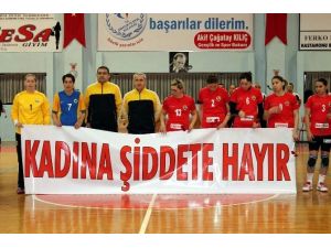 Özgecan’ın Hunharca Öldürülmesine Tepkiler Çığ Gibi Büyüyor