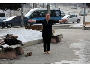 Eksi 13 Derecede Çıplak Ayaklı Özgecan Eylemi