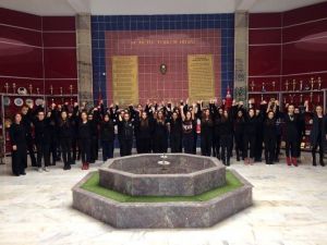 Nevşehir’de Öğrenciler Özgecan İçin Siyah Giyindi