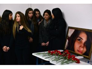 Özgecan’ın Sırası Karanfillerle Süslendi