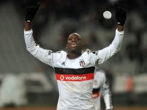 Demba Ba Fark Attı
