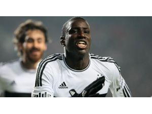 Demba Ba Fark Attı