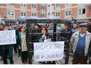 Avukatlardan Kafesli Eylem