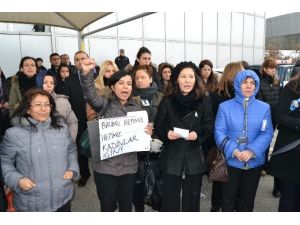 Atatürk Havalimanı’nda Özgecan Protestosu