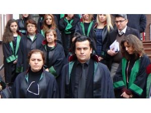 Avukatlar, Özgecan’ın Öldürülmesini Protesto Etti
