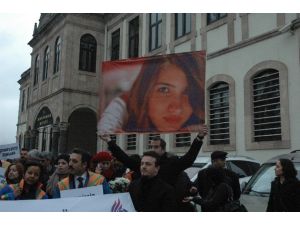 Giresun Üniversitesi Öğretim Görevlileri Özgecan İçin Yürüdü