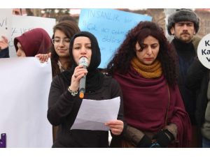Özgecan’ın Öldürülmesi Muş’ta Protesto Edildi