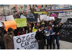 Öğrencilerden Ve Stk Temsilcilerinden Özgecan Eylemi