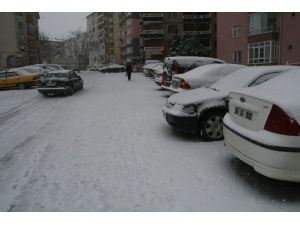 Yozgat’ta Kar Şehri Beyaza Bürüdü