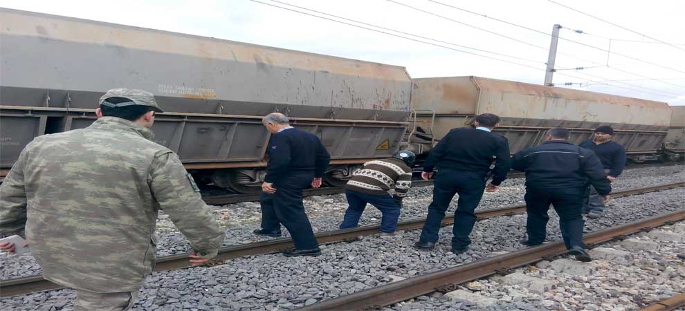 İtfaiye Eri Trenin Önüne Atlayarak İntihar Etti