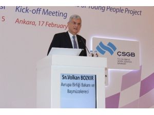 Bakan Bozkır, Özgecan İçin Siyah Kurdela Taktı