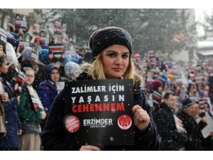 Erzurum’da Kar Yağışı Altında Üç Dilde Özgecan Protestosu