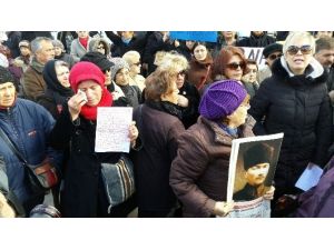Meclis Önünde Özgecan Eylemi
