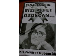 Bayan Polislerden Özgecan İçin Sessiz Eylem