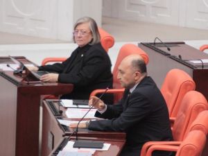 Ak Partili Vekil’den Genel Kurul’da Özgecan İçin El-fatiha