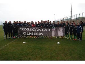 Şanlıurfaspor, ’Özgecan’ Pankartı İle Antrenmana Başladı
