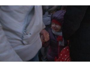 Yolda Mahsur Kalan Öğrencilerin Gözyaşları