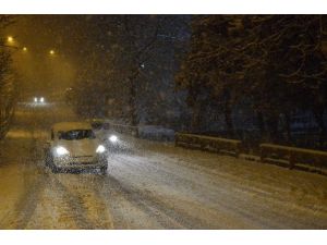 Araçlar Buzda Dans Etti, Trafik Felç Oldu