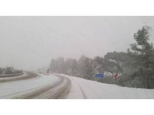 Antalya Da Beyaza Büründü