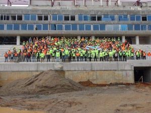 Akyazı Stadyumu’nun Tribünlerine İlk Oturanlar Çalışanlar Oldu
