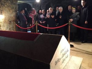 Bakan Avcı Salt Türk Şehitliği’ni Ziyaret Etti