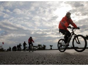 Özgecan İçin 80 Kilometre Pedal Çevirdiler