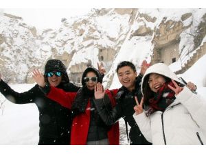 Karın Keyfini Turistler Çıkartıyor