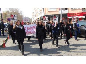 Özgecan Aslan İçin Ninni Söyleyerek Yürüdüler