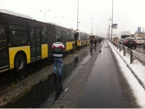 Metrobüs Yaya Yoluna Döndü
