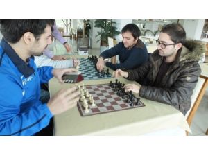 Satranç Milli Takımı Burhaniye’de Kampa Girdi