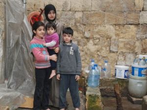 (Özel Haber) Suriyeli Ailenin Beş Metrekarelik Odada Yaşam Mücadelesi